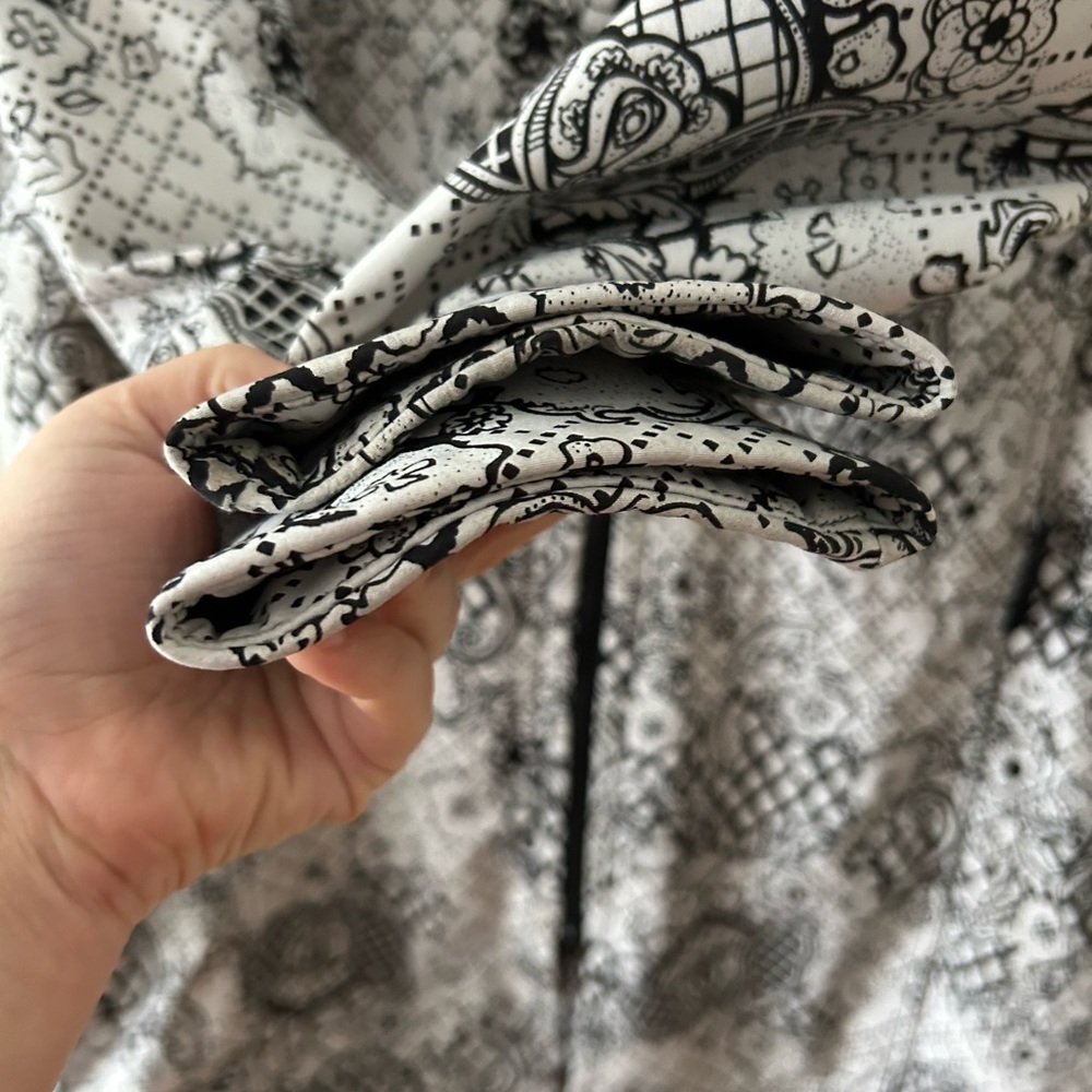 Beautiful Lululemon jacket - Picture 6 of 9